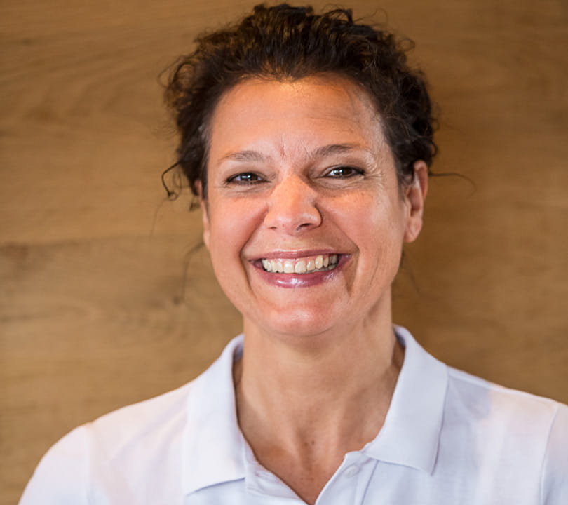 Portraitaufnahme von Andrea Cramer im Über mich Bereich ihrer Webseite in Wiesbaden